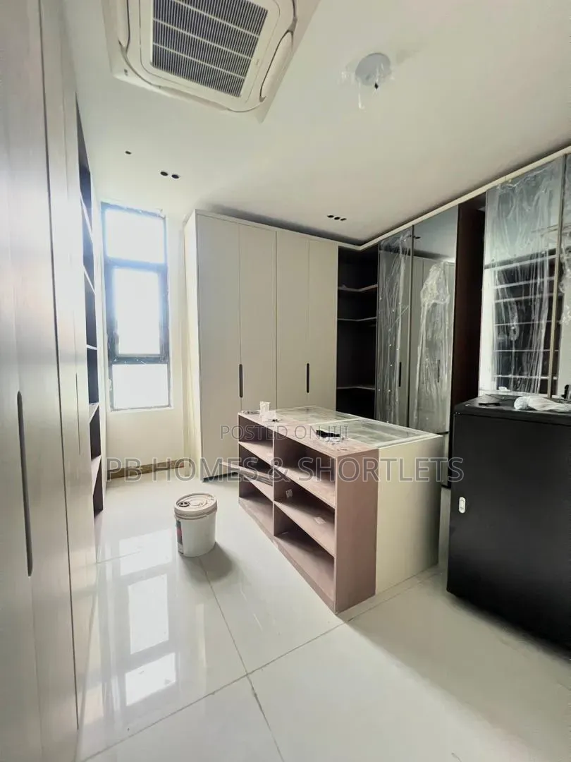 Furnished 5bdrm House in Banana Island for sale