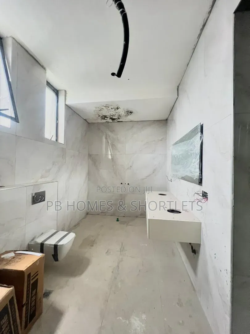 Furnished 5bdrm House in Banana Island for sale