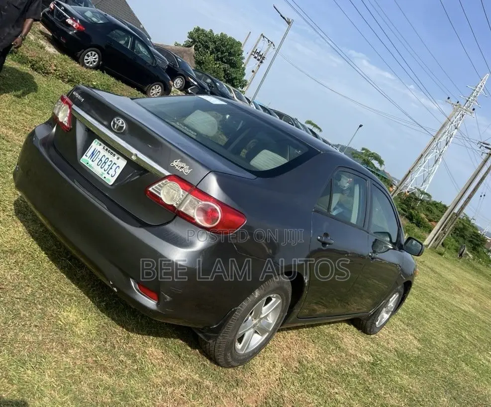 Toyota Corolla 2011 Gray
