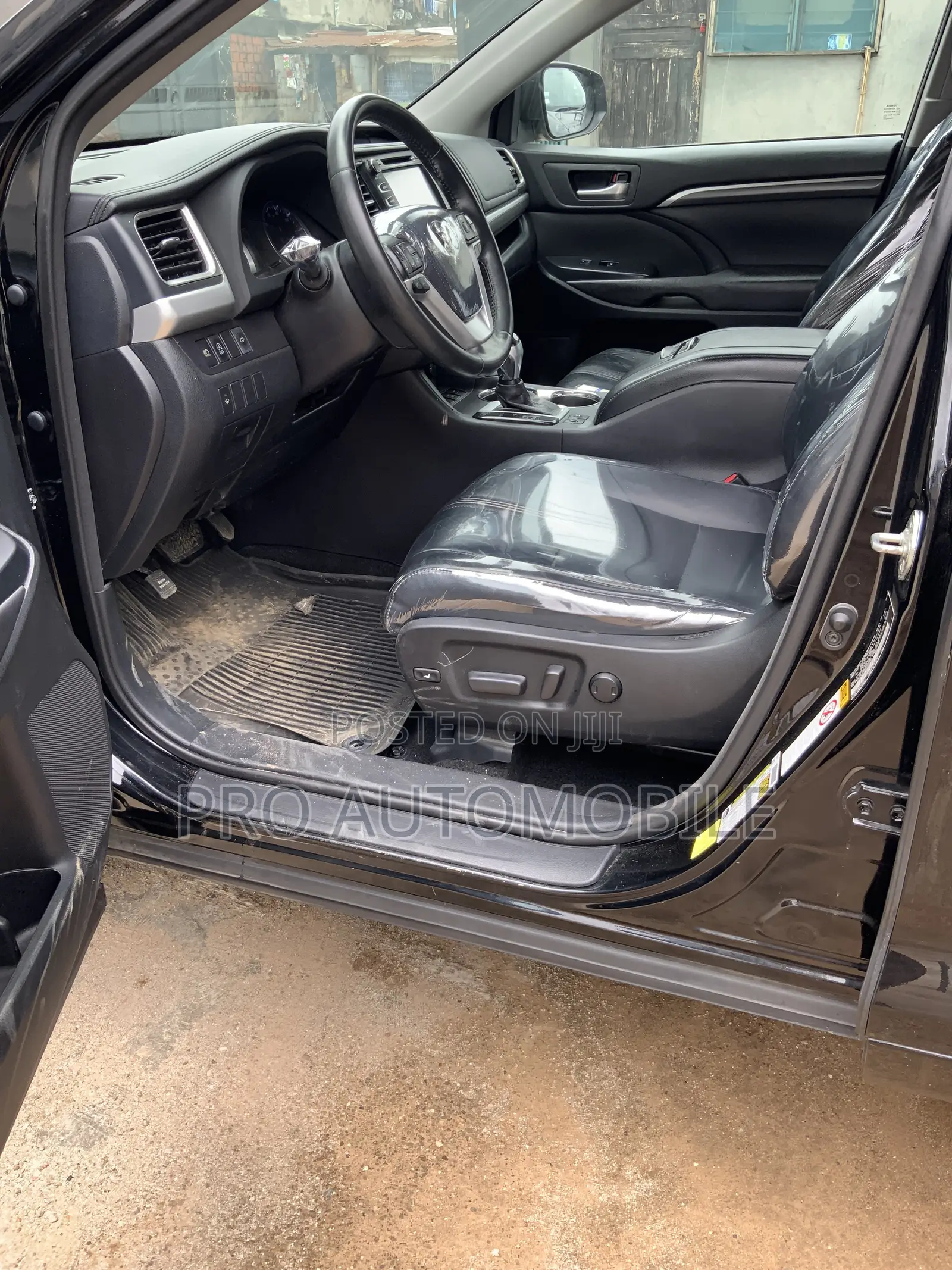 Toyota Highlander SE 4x2 V6 (3.5L 6cyl 8A) 2018 Black