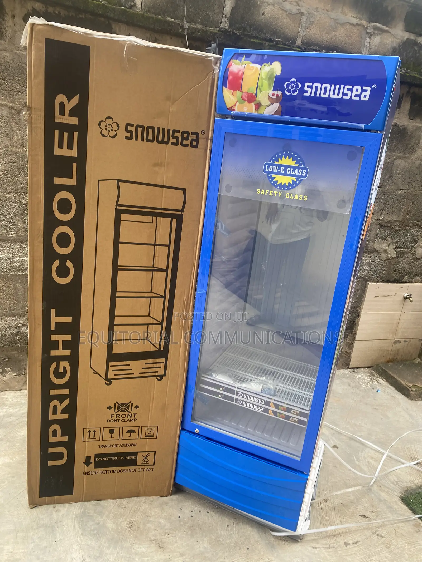 SnowSea LC-500W Retail Refrigerated Cabinet