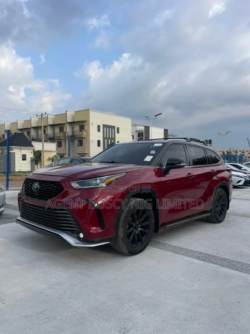 Toyota Highlander XSE 2021 Red