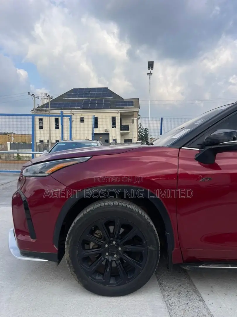 Toyota Highlander XSE 2021 Red