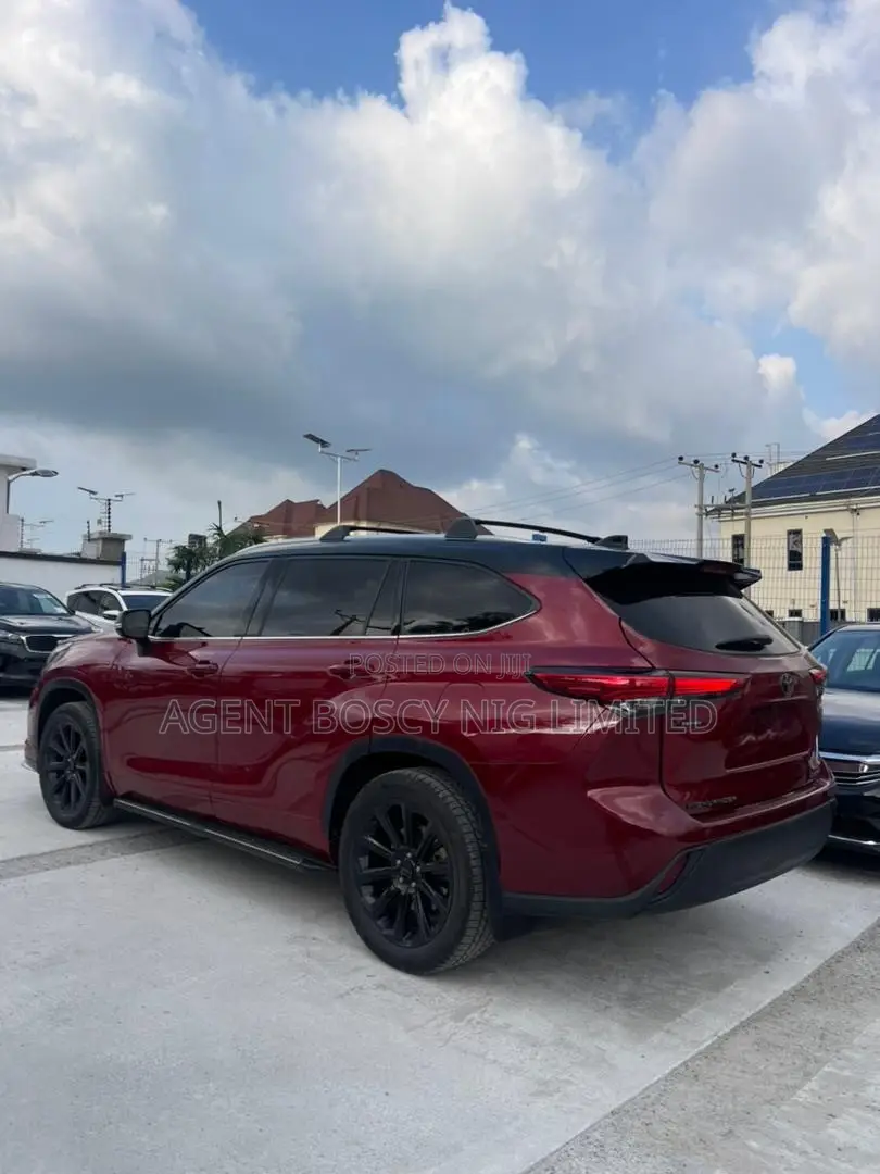 Toyota Highlander XSE 2021 Red