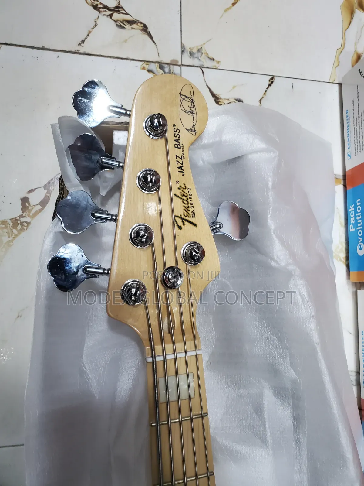 Fender Jazz Active 5 Strings Bass Guitar