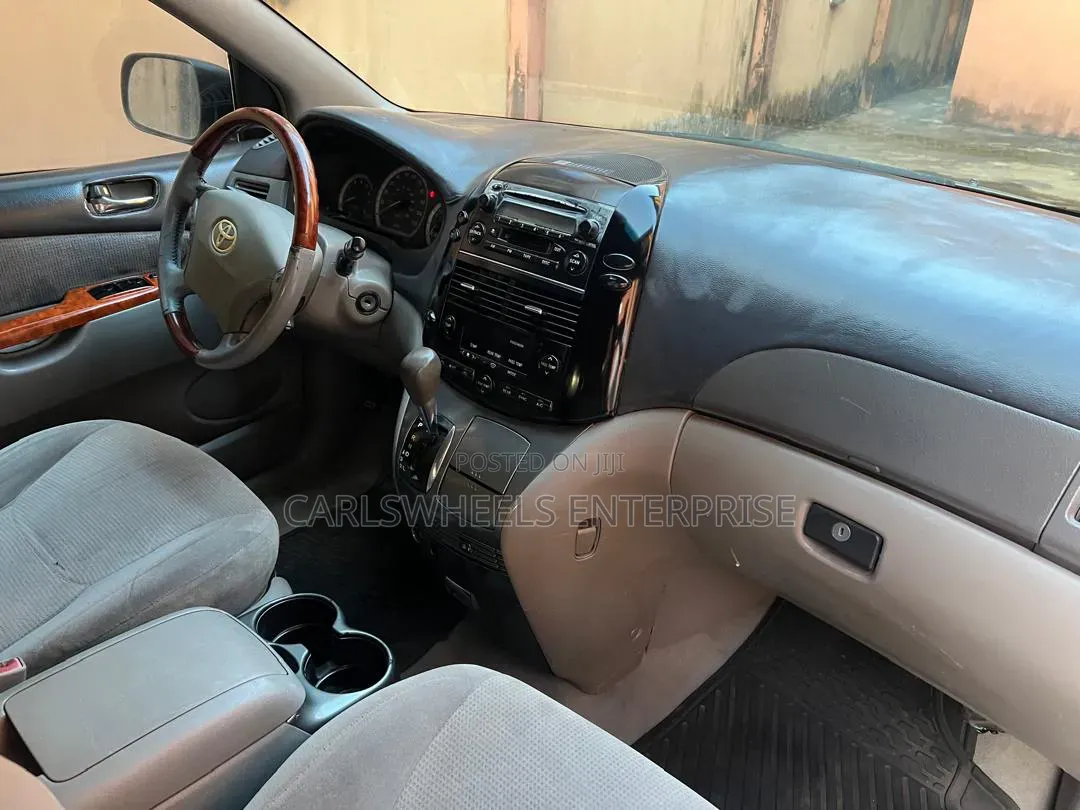 Toyota Sienna 2005 Gray