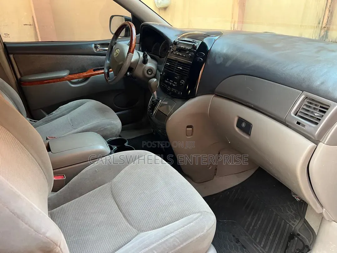 Toyota Sienna 2005 Gray