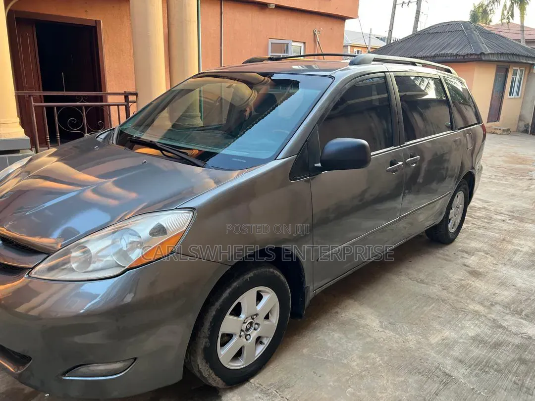 Toyota Sienna 2005 Gray