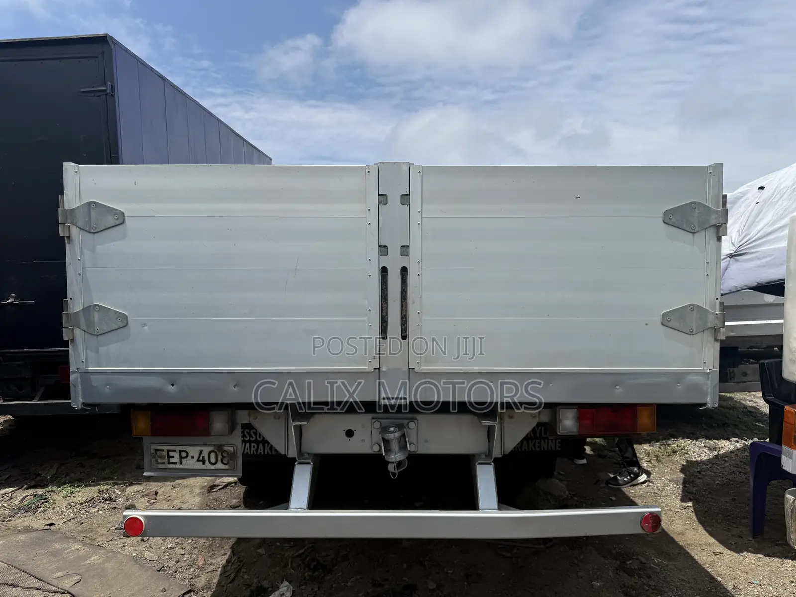 Foreign Used Mercedes Benz 1317 With 4 Tonnes Hiab.