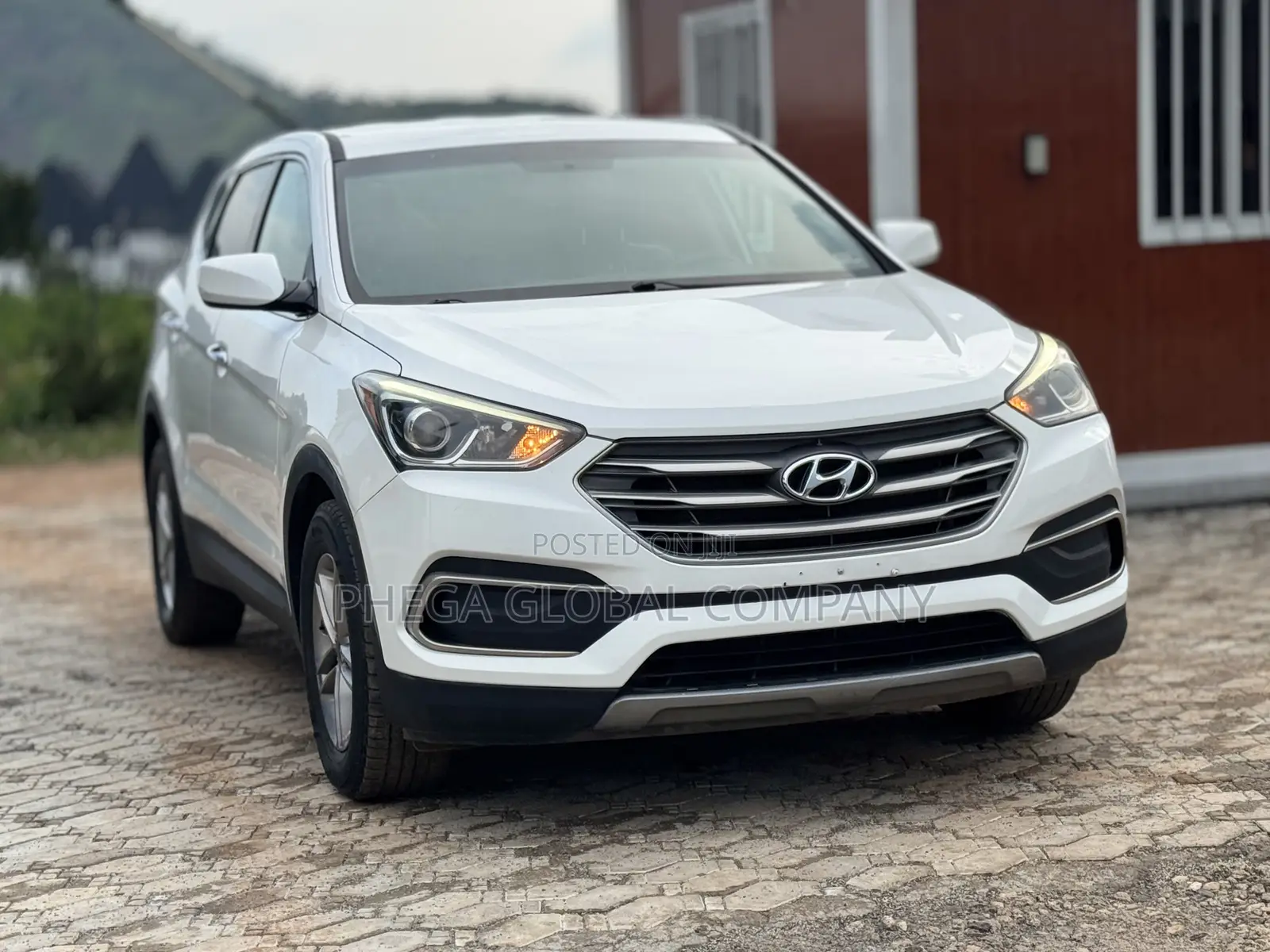 Hyundai Santa Fe SE Ultimate AWD 2018 White