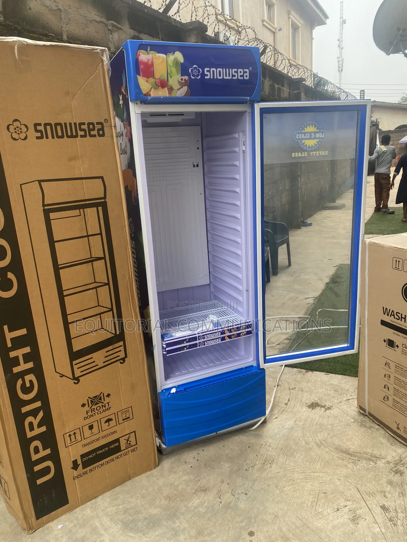 SnowSea 500L Glass Front Upright Cooler