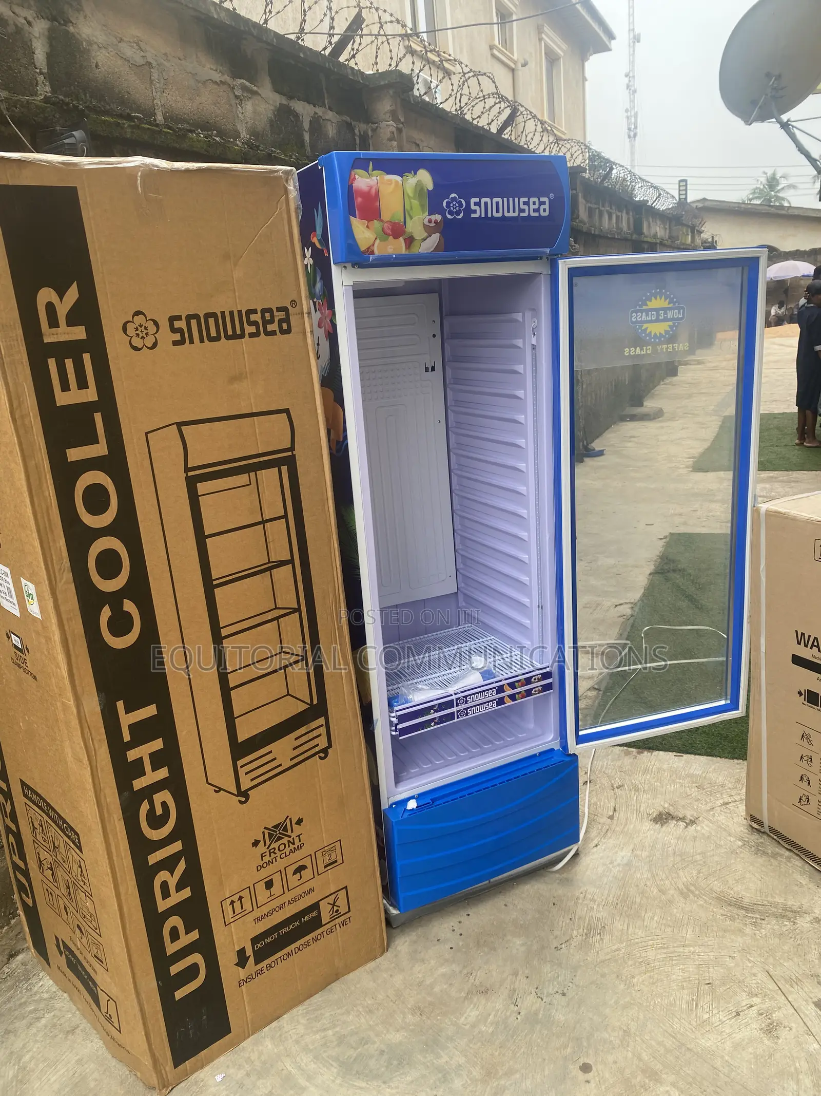 SnowSea 500L Glass Front Upright Cooler