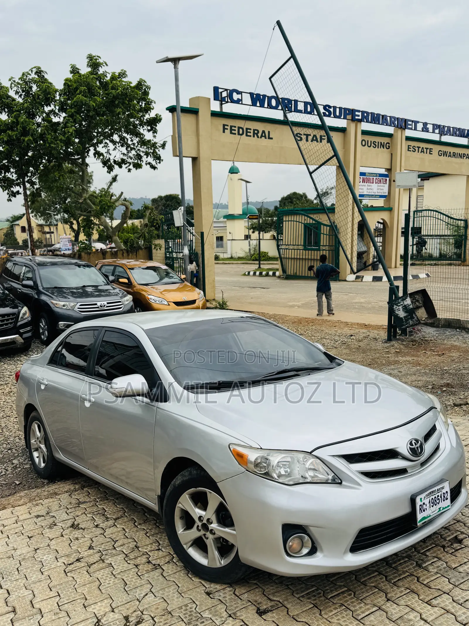 Toyota Corolla LE Special Edition 4dr Sedan (1.8L 4cyl 4A) 2013 Silver
