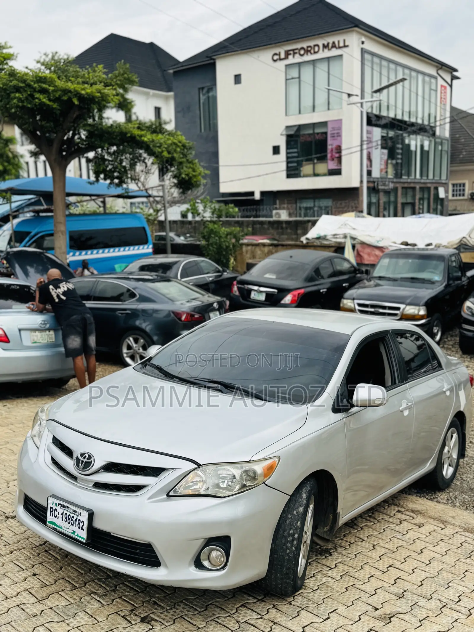 Toyota Corolla LE Special Edition 4dr Sedan (1.8L 4cyl 4A) 2013 Silver