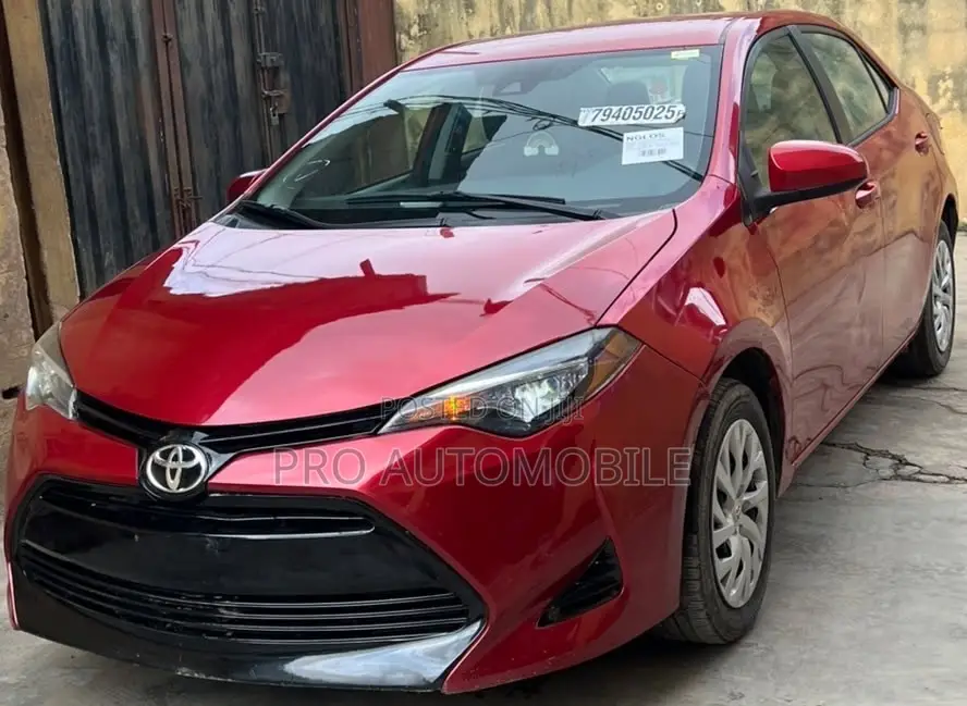 Toyota Corolla SE (1.8L 4cyl 2A) 2018 Red