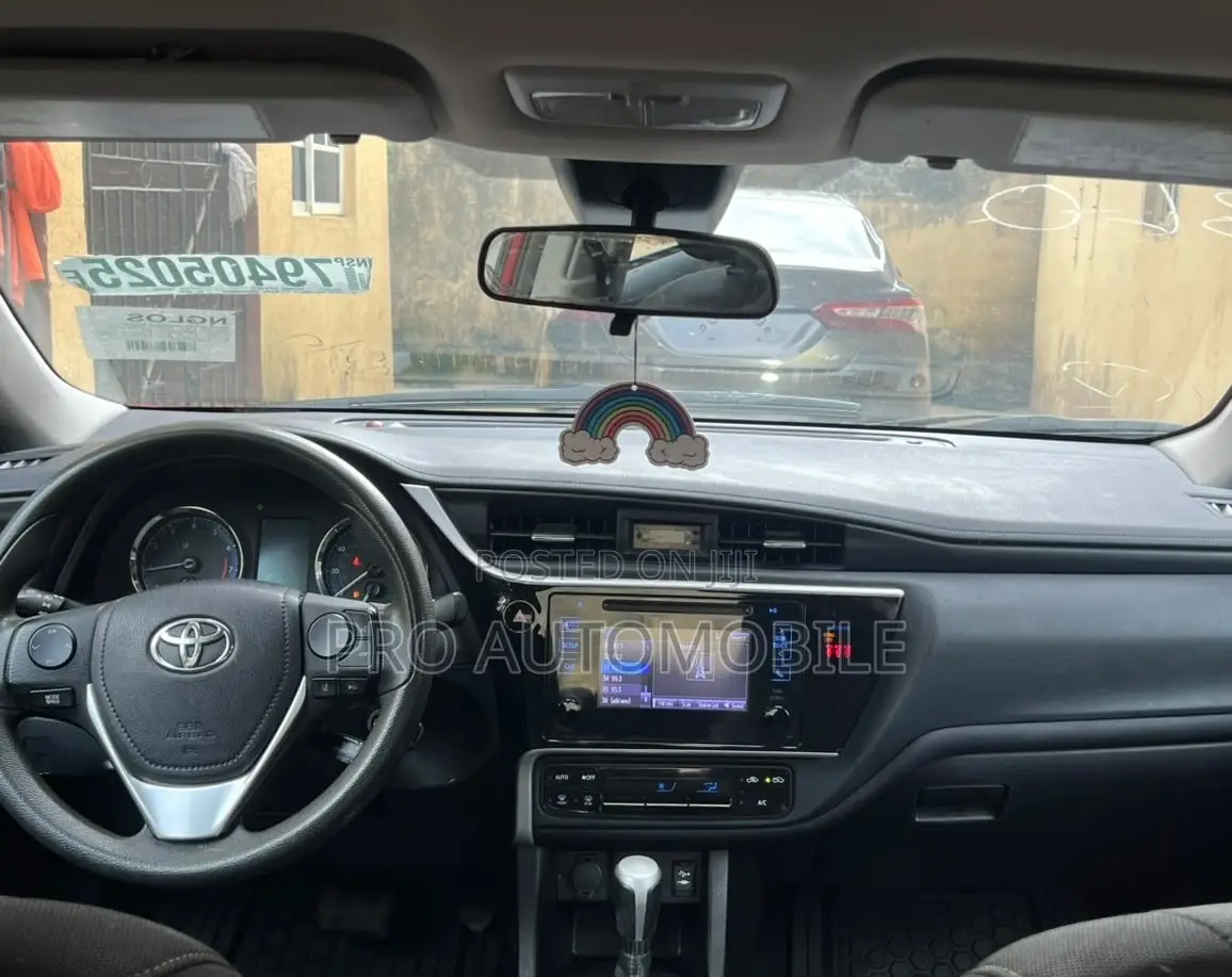 Toyota Corolla SE (1.8L 4cyl 2A) 2018 Red