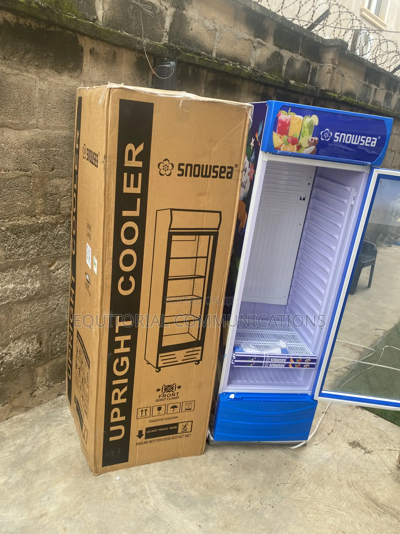 SnowSea LC-500W Upright Retail Display Chiller
