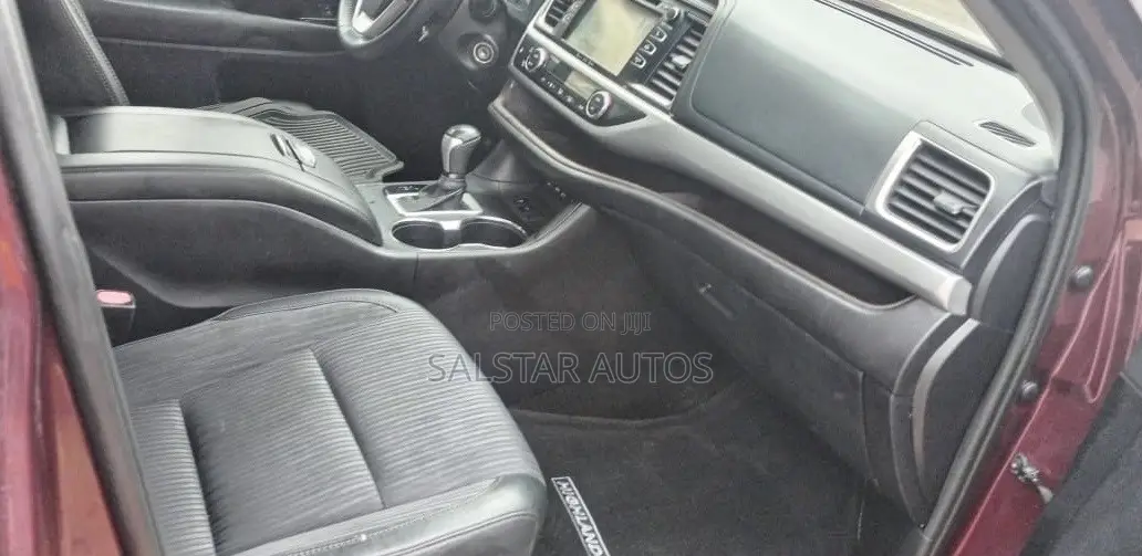 Toyota Highlander LE V6 2019 Burgundy