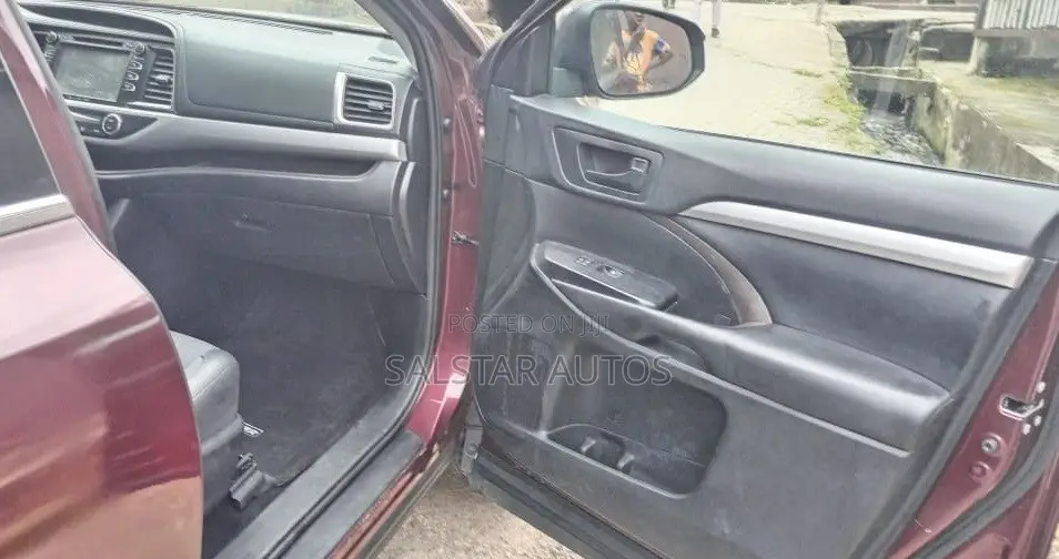 Toyota Highlander LE V6 2019 Burgundy