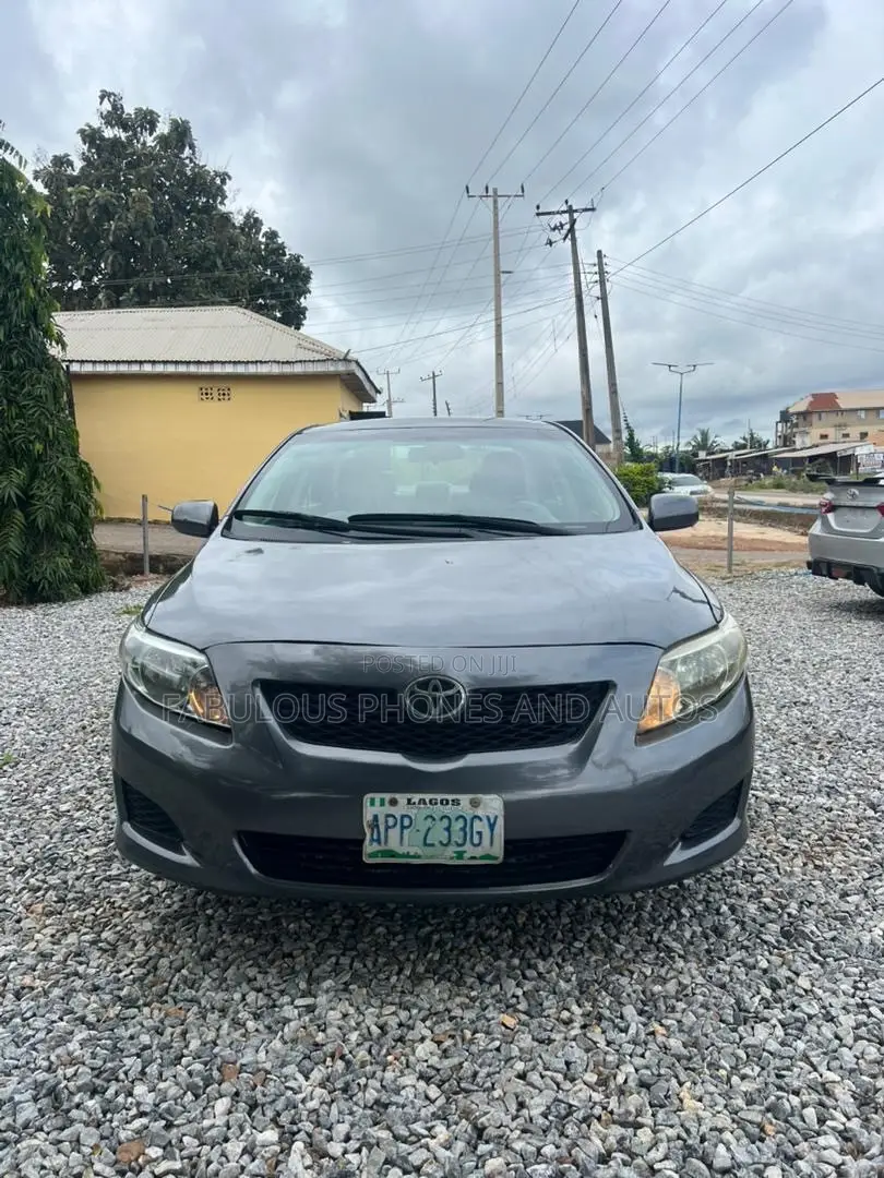 Toyota Corolla LE 4dr Sedan (1.8L 4cyl 4A) 2010 Gray