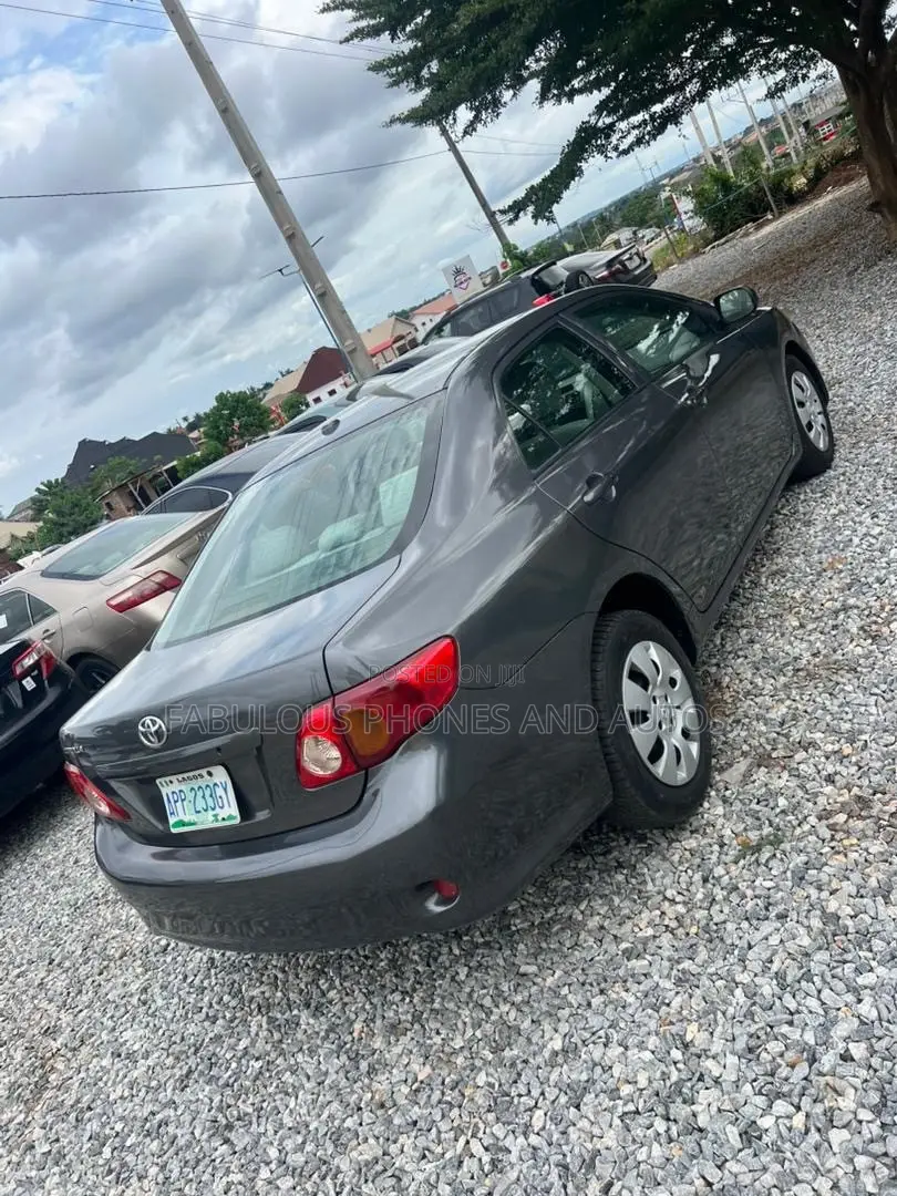 Toyota Corolla LE 4dr Sedan (1.8L 4cyl 4A) 2010 Gray