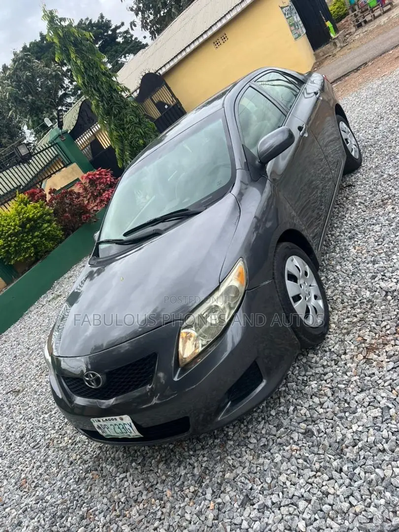Toyota Corolla LE 4dr Sedan (1.8L 4cyl 4A) 2010 Gray