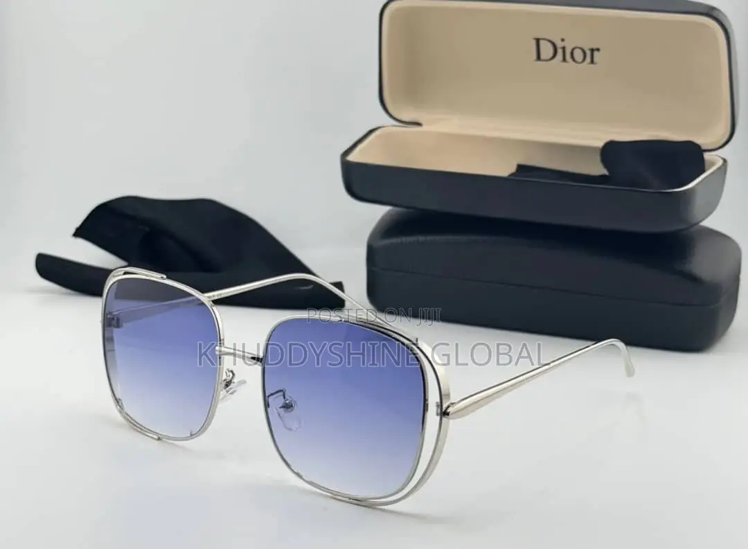 Oversized Square Metal-Framed Sunglasses Featuring Striking