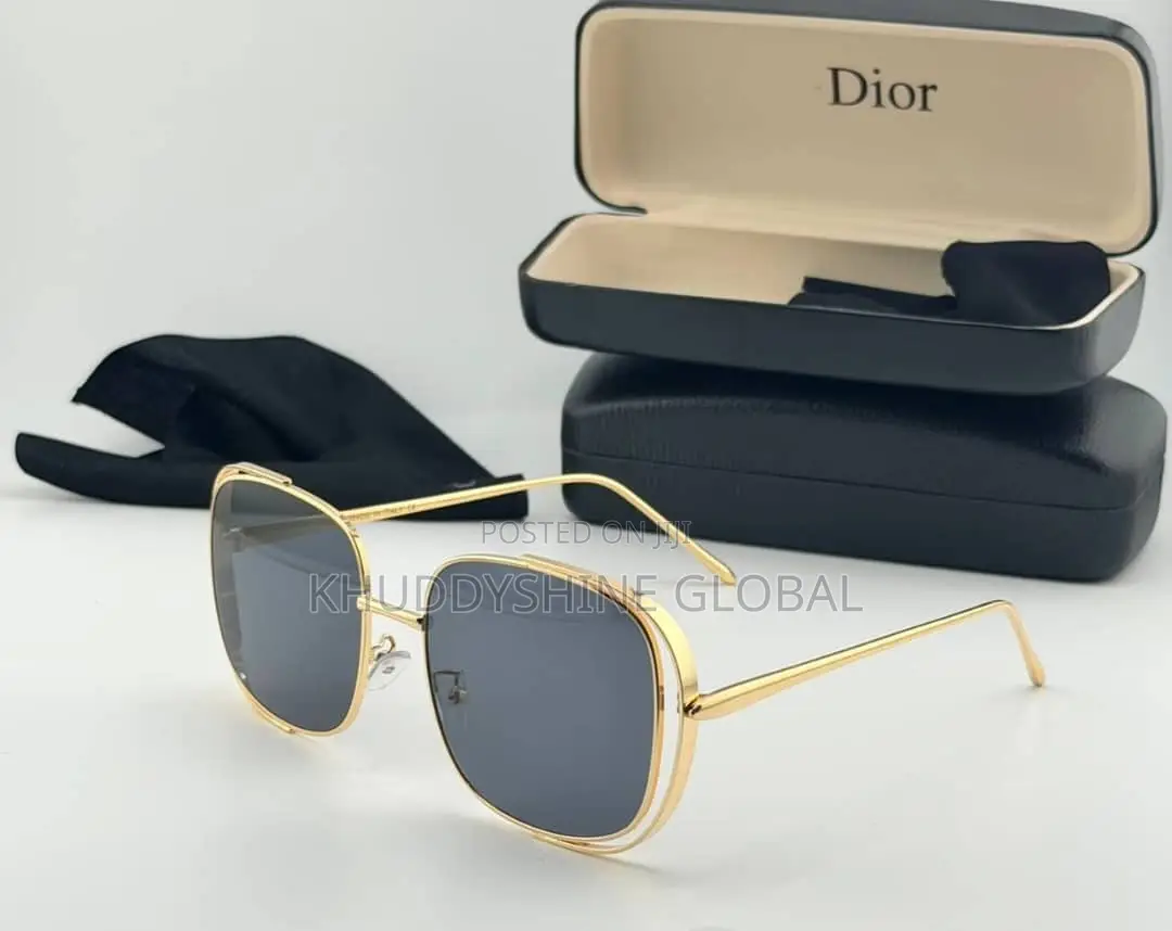 Oversized Square Metal-Framed Sunglasses Featuring Striking