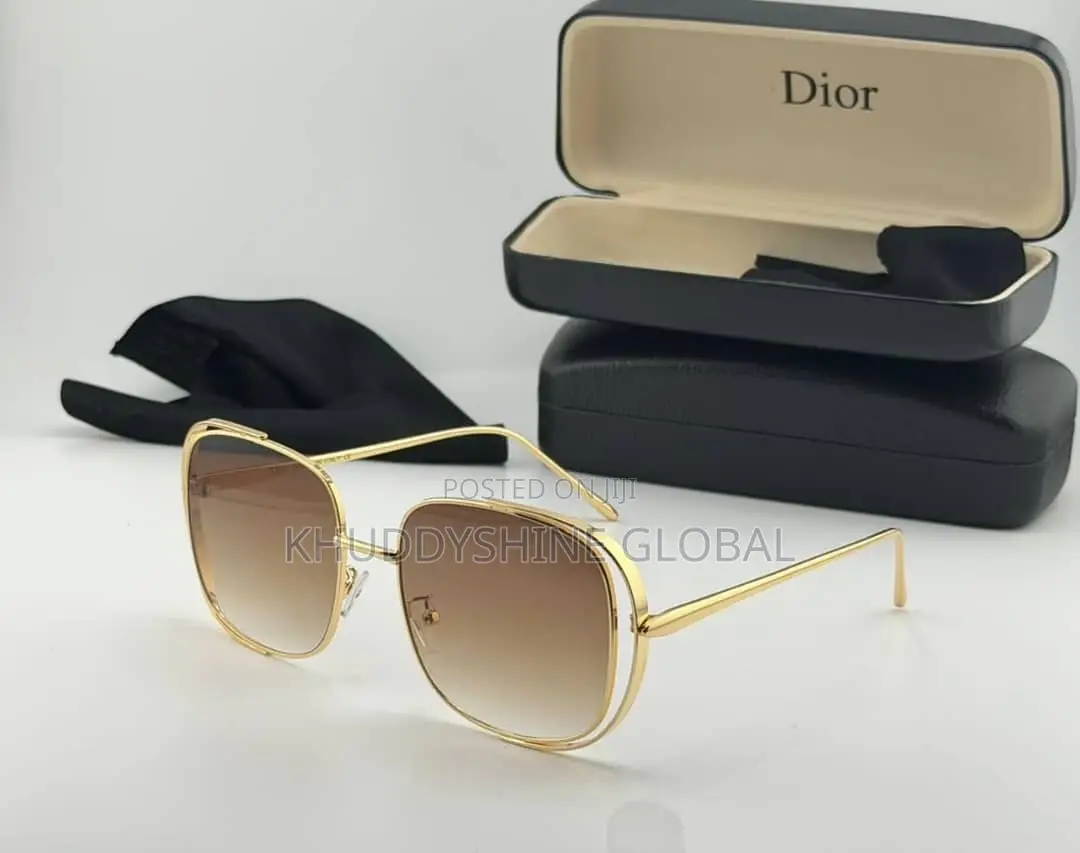 Oversized Square Metal-Framed Sunglasses Featuring Striking