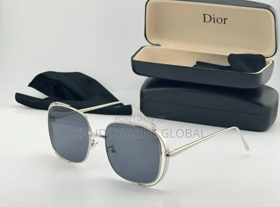 Oversized Square Metal-Framed Sunglasses Featuring Striking