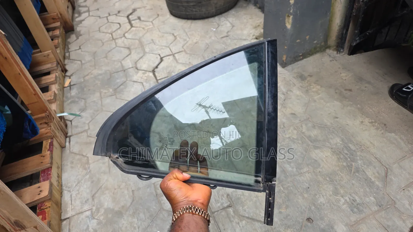 2016 C300 Rear Body Vent Glass Available @Chimatex