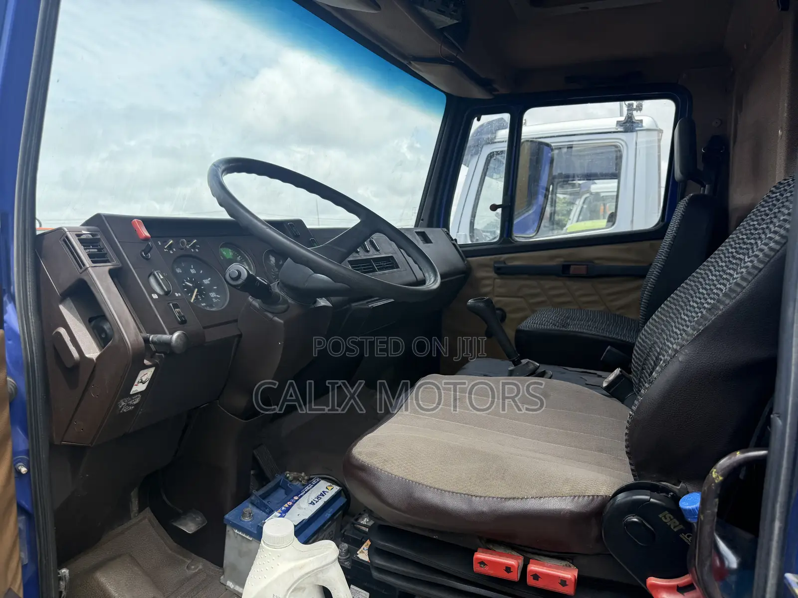 Foreign Used Mercedes Benz 814 Truck With Container Bucket.