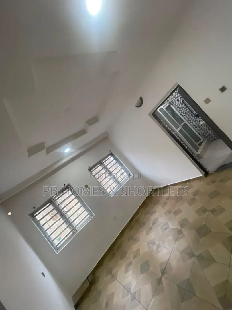 3bdrm Apartment in Oke Ira / Ajah for rent