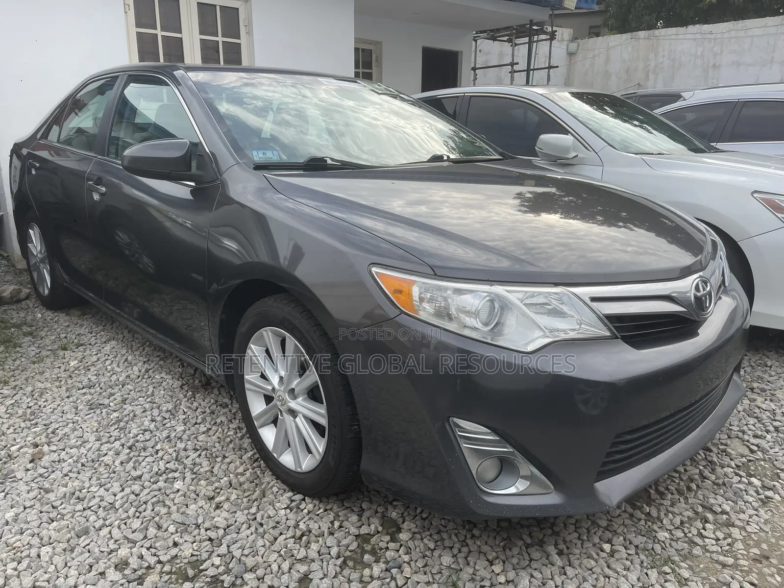 Toyota Camry XLE 4dr Sedan (2.5L 4cyl 6A) 2012 Gray