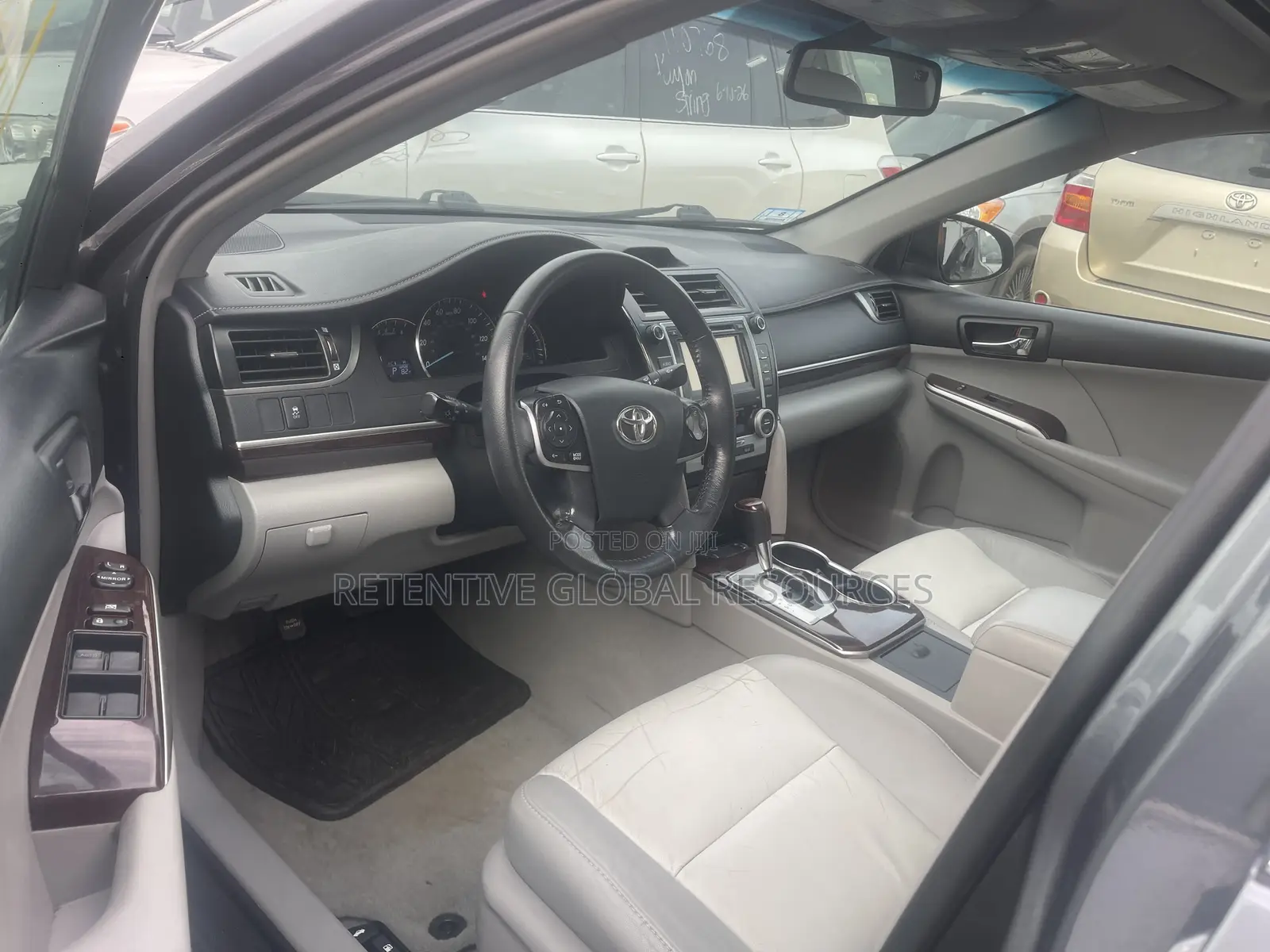 Toyota Camry XLE 4dr Sedan (2.5L 4cyl 6A) 2012 Gray