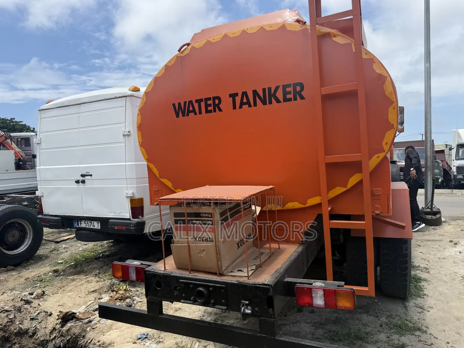 Foreign Used Mercedes Benz Water Tanker Truck.