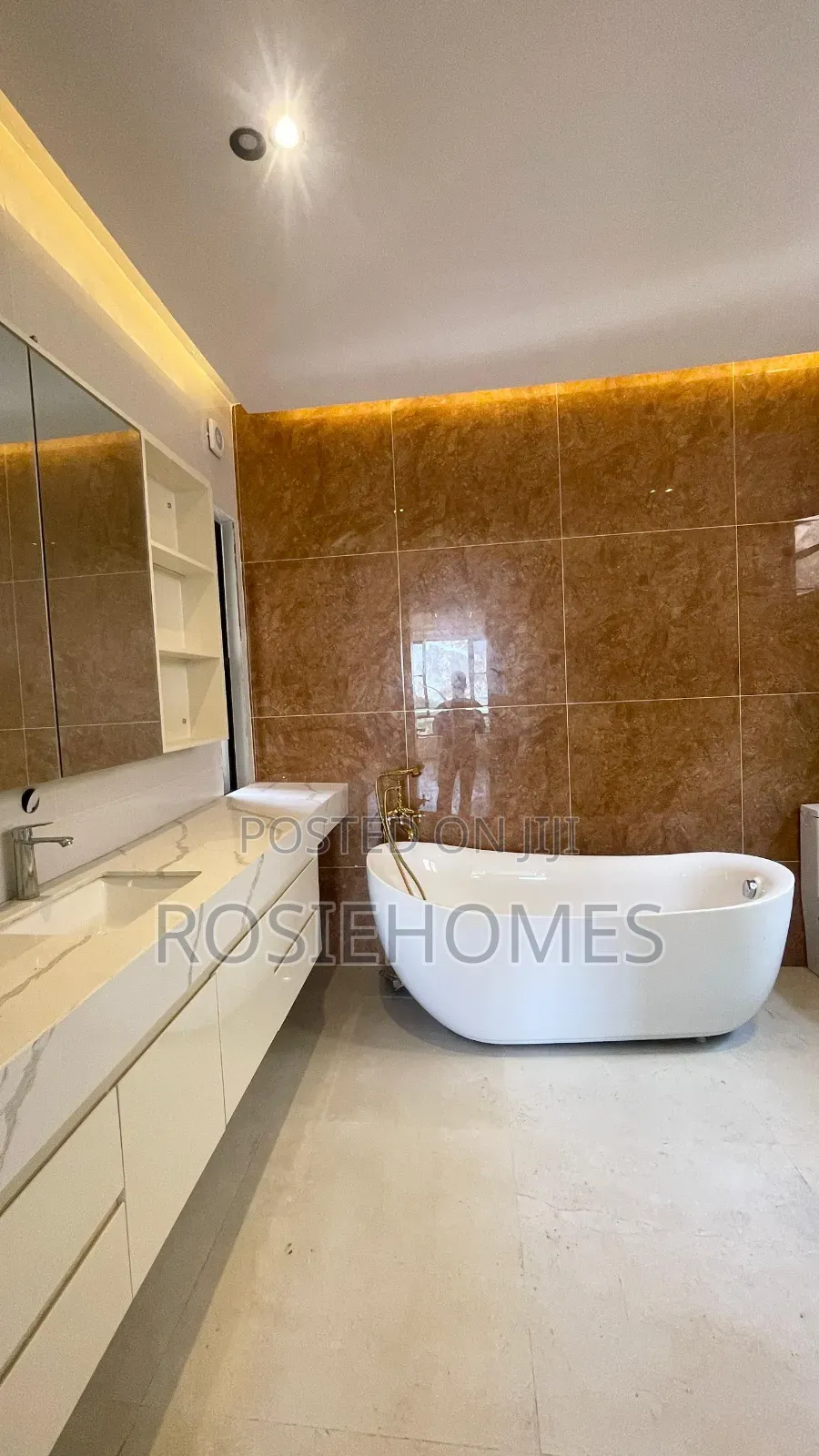 5bdrm Duplex in Osapa London for sale
