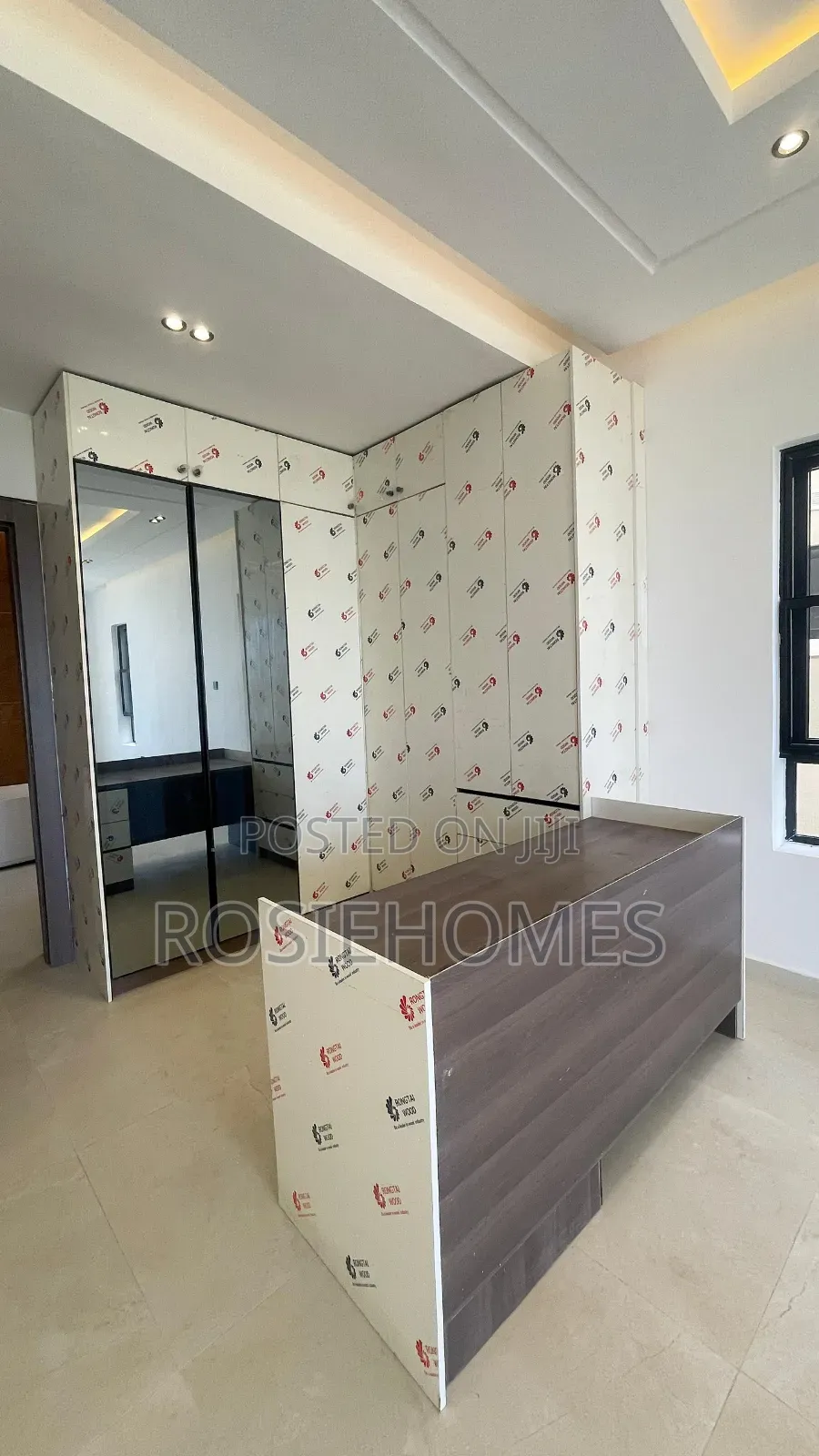 5bdrm Duplex in Osapa London for sale