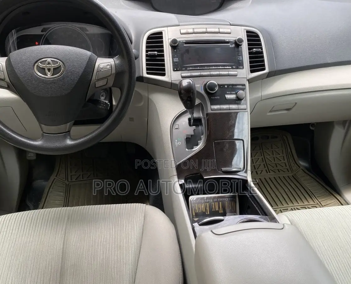Toyota Venza LE 2011 Black