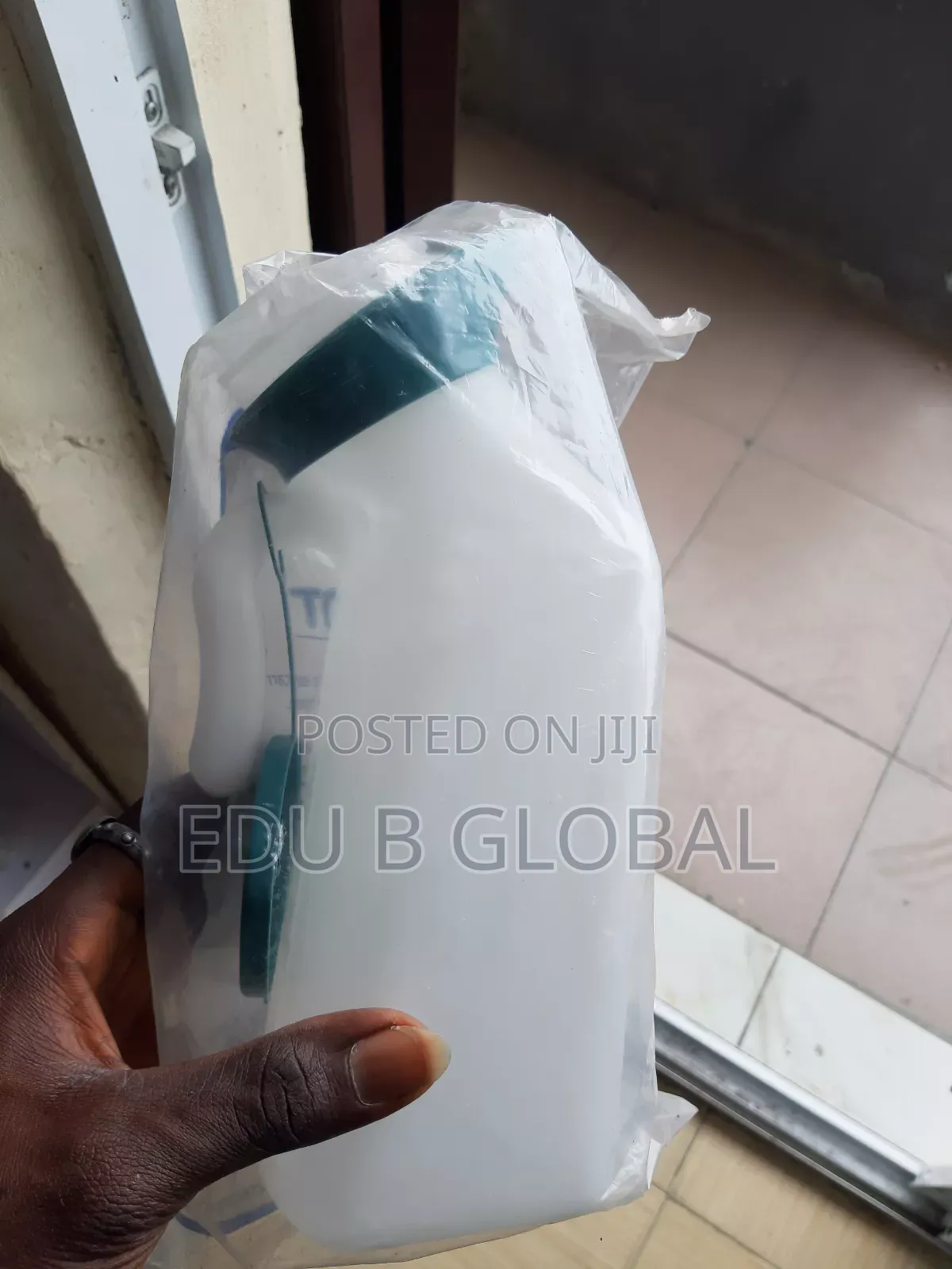 Unisex Plastic Urine Can