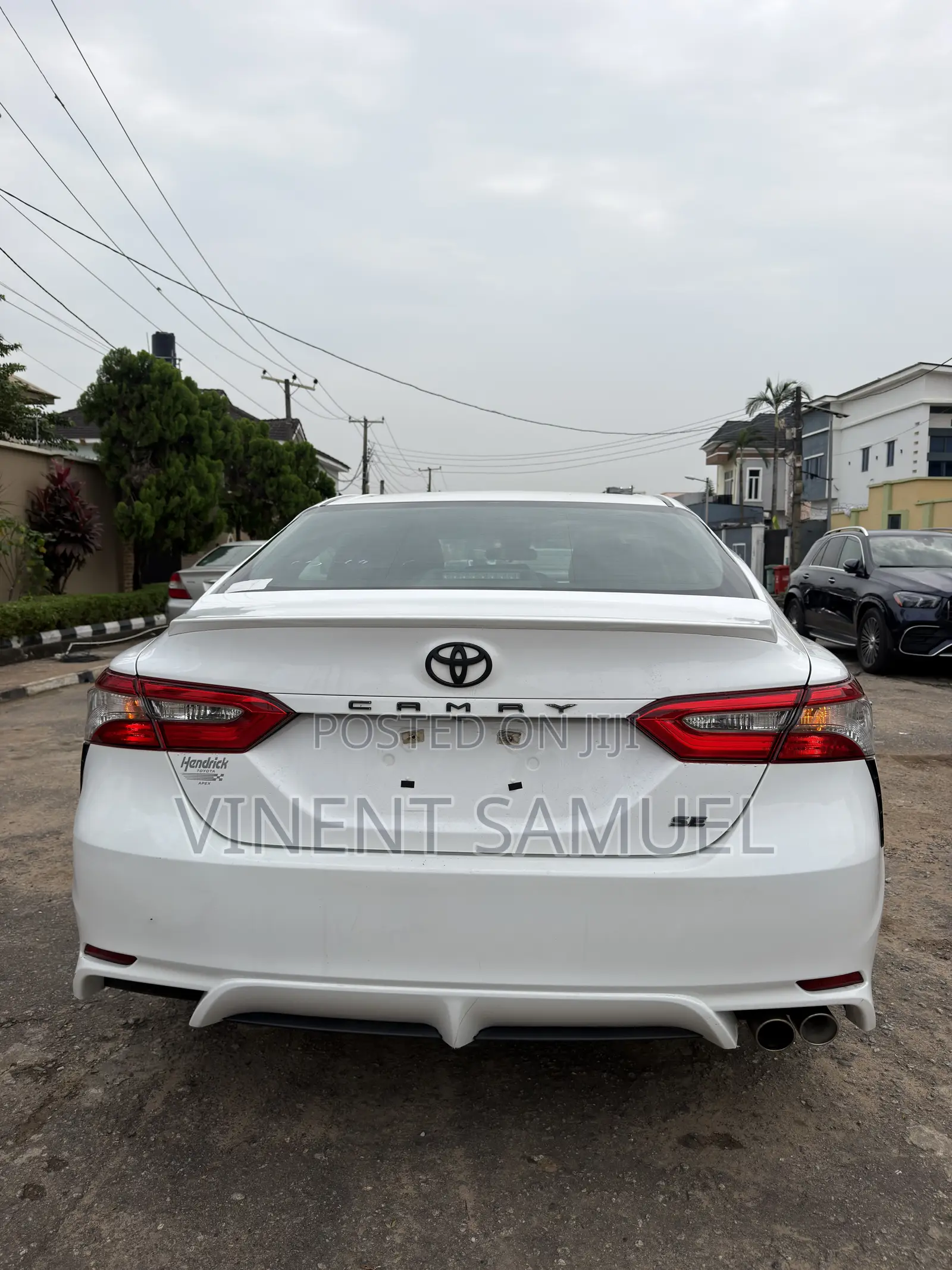 Toyota Camry SE FWD (2.5L 4cyl 8AM) 2018 White