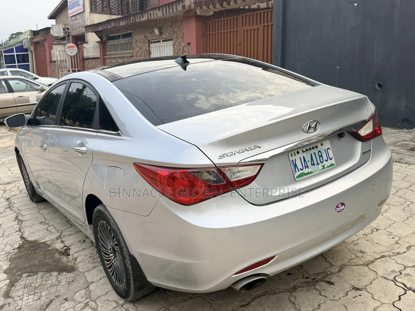 Hyundai Sonata GLS Sedan FWD (2.4L 4cyl 6A) 2011 Silver