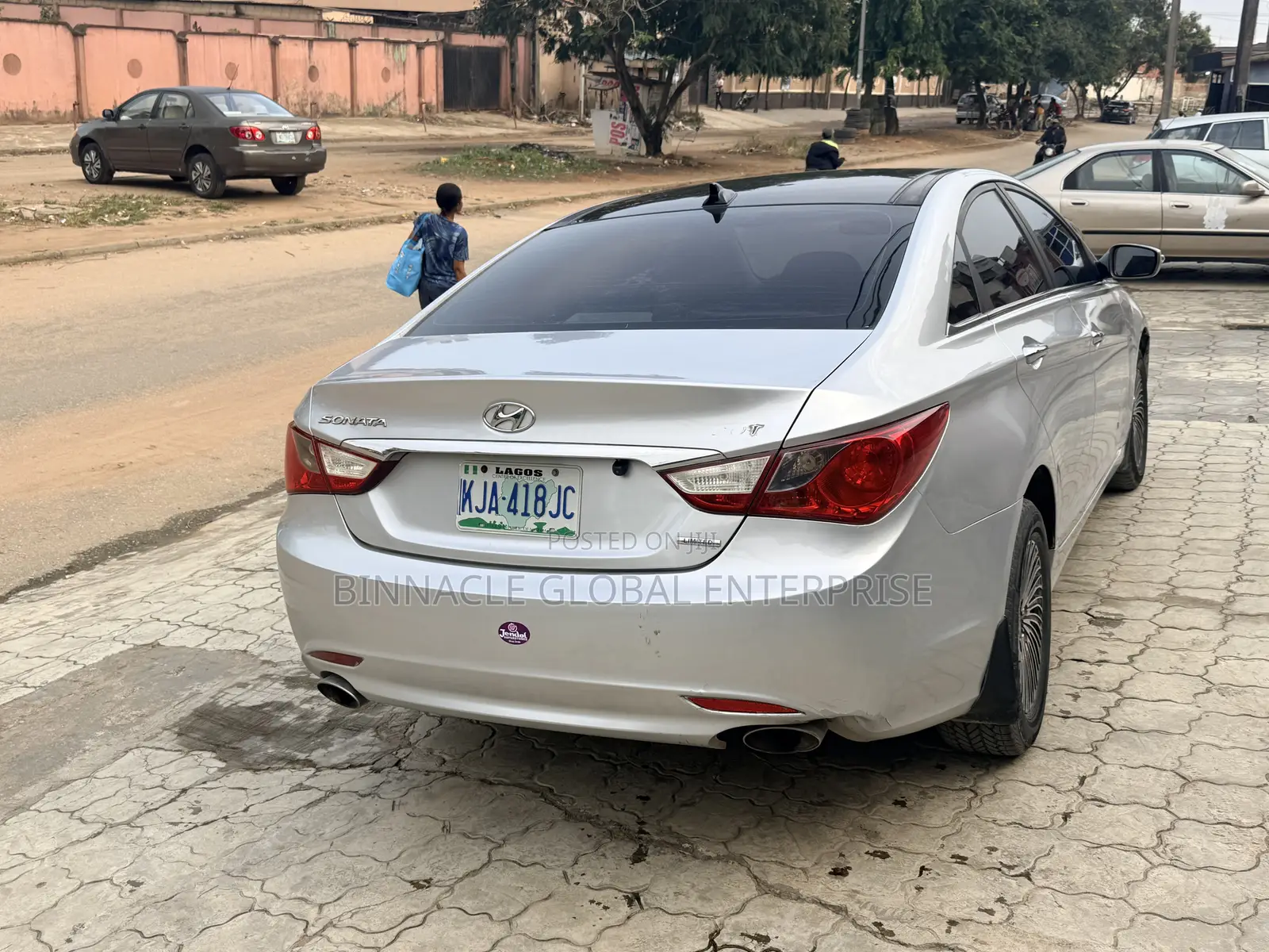 Hyundai Sonata GLS Sedan FWD (2.4L 4cyl 6A) 2011 Silver
