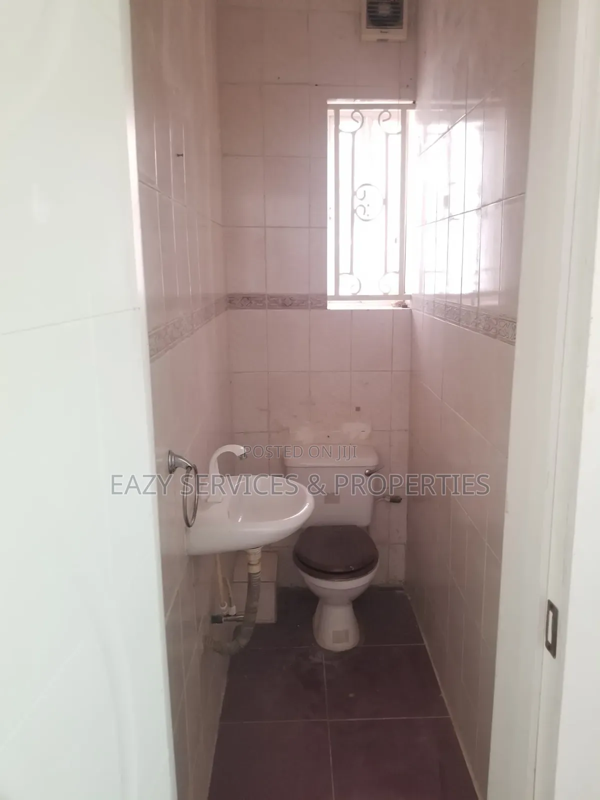 2bdrm Apartment in Gated And Secured, Lekki Phase 1 for rent