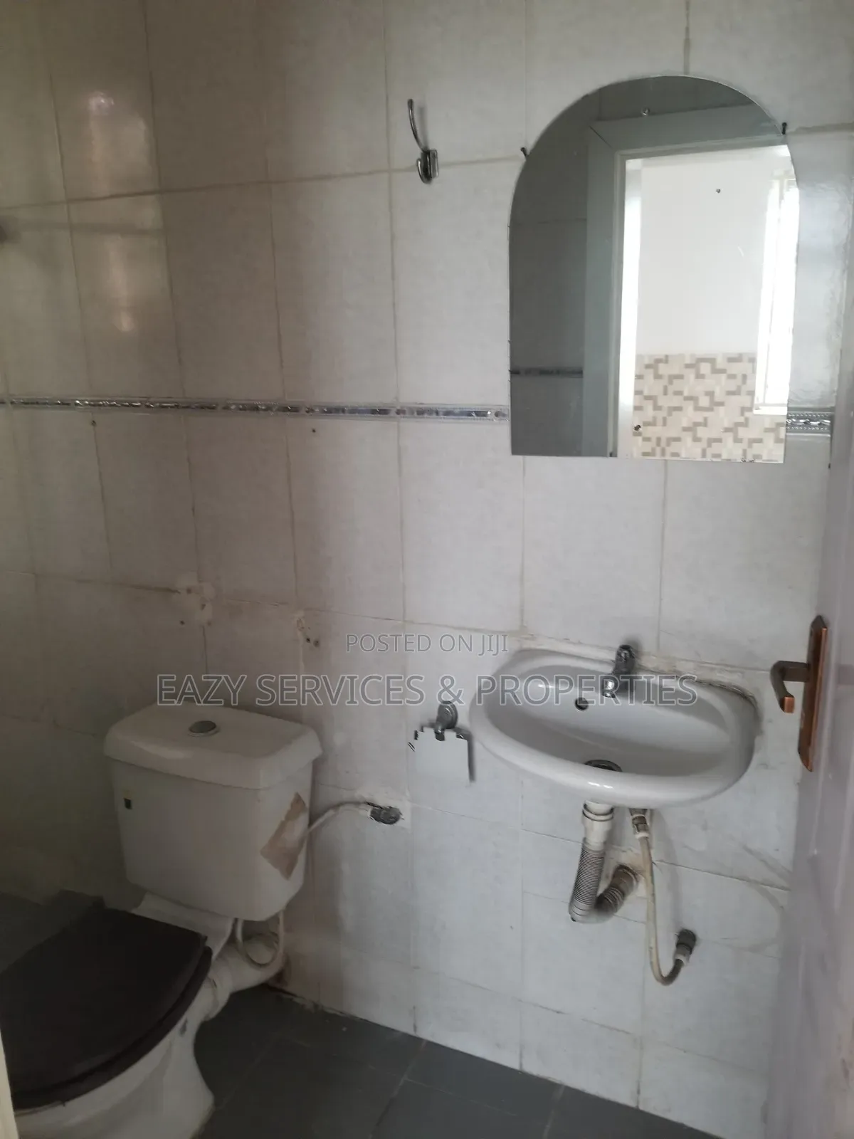 2bdrm Apartment in Gated And Secured, Lekki Phase 1 for rent