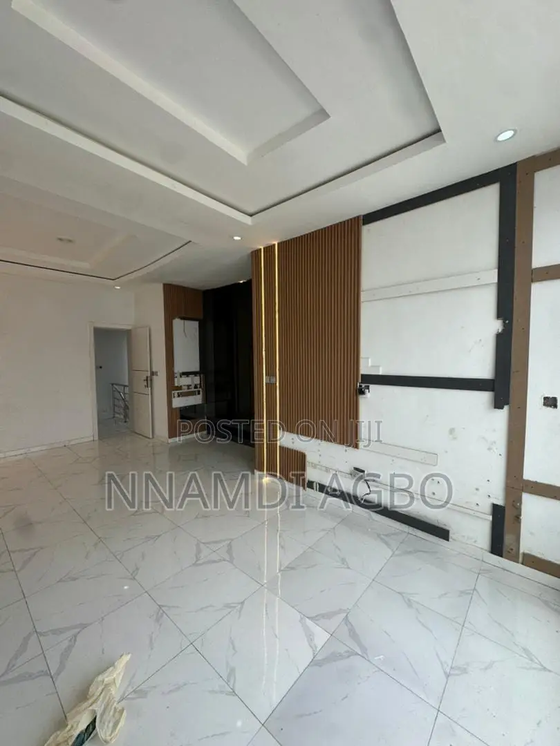 3bdrm Duplex in Ikota for rent