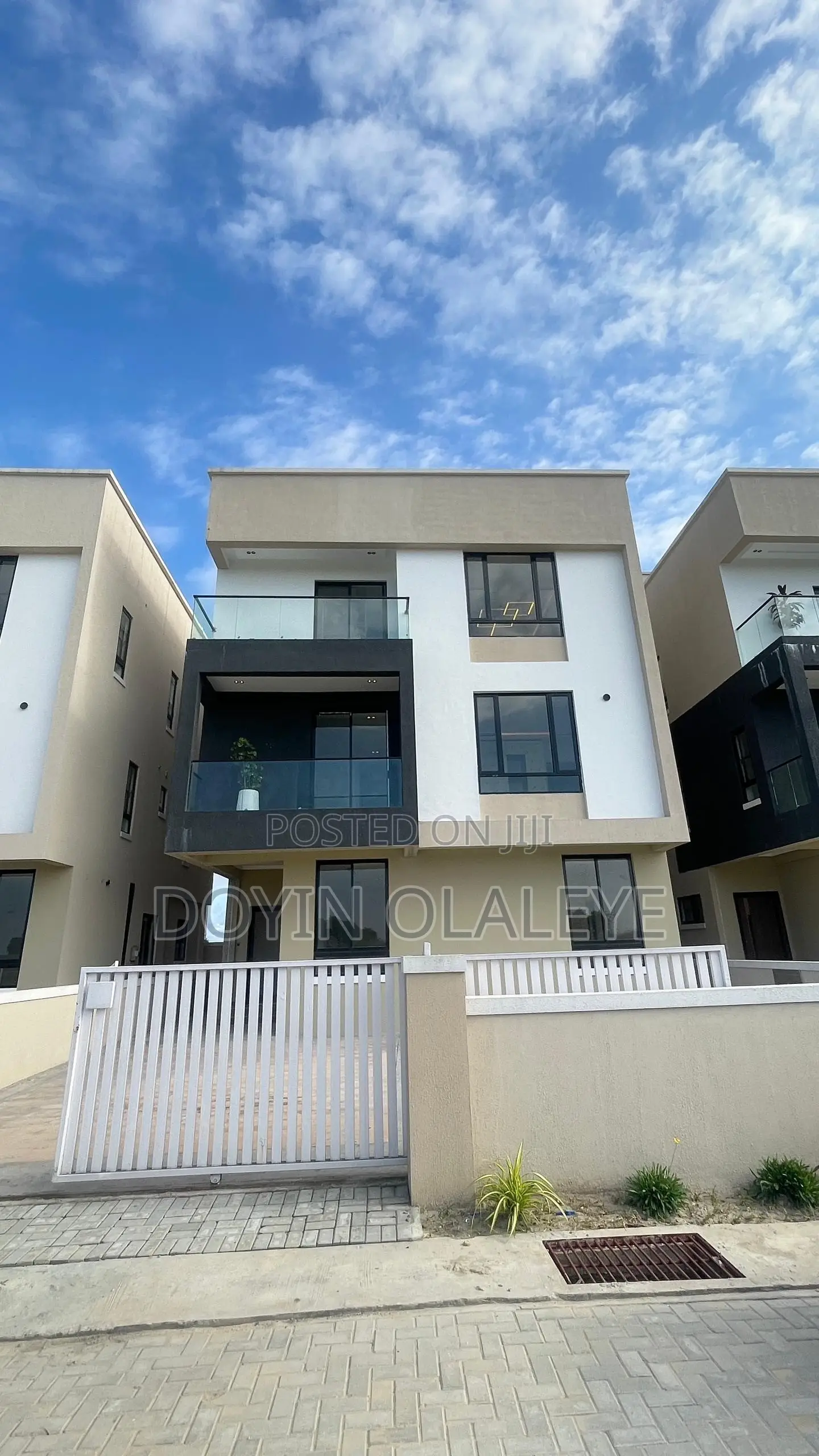 5bdrm Duplex in Osapa london for sale