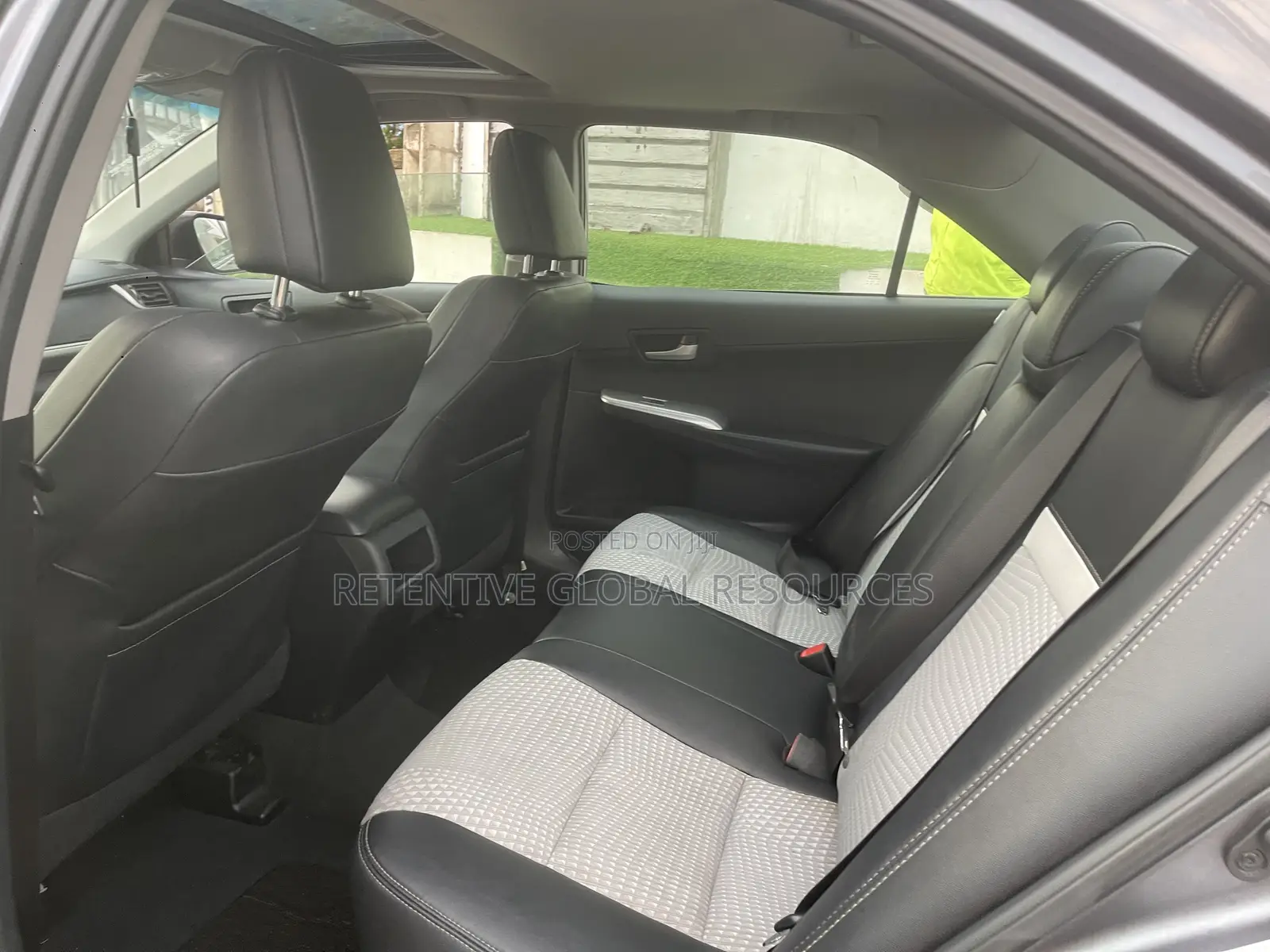 Toyota Camry SE 4dr Sedan (2.5L 4cyl 6A) 2012 Gray