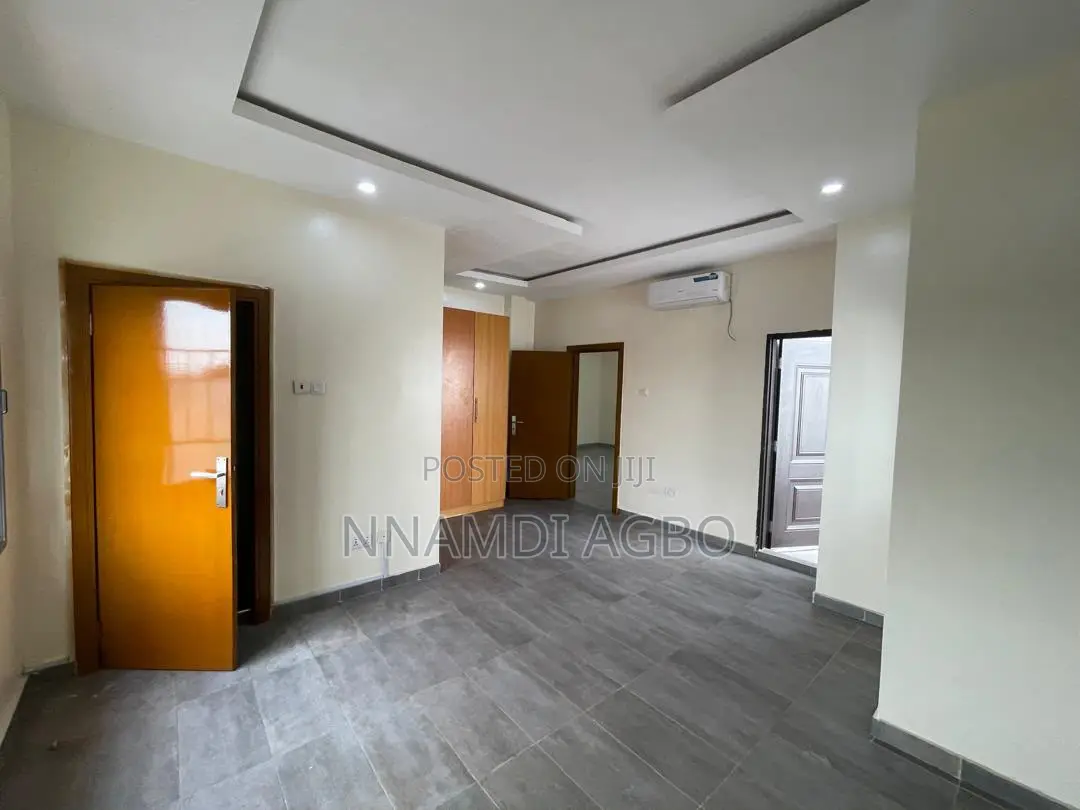 3bdrm Apartment in Ogombo for rent