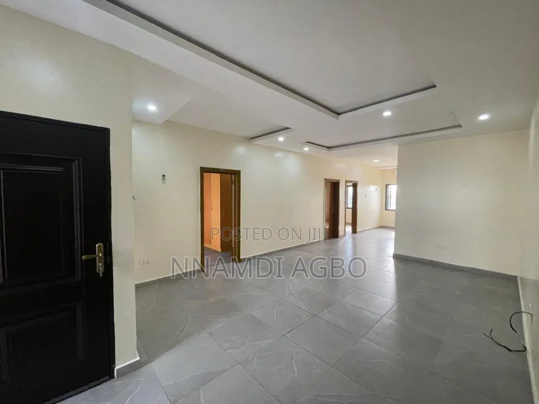 3bdrm Apartment in Ogombo for rent